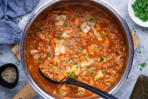 Cabbage roll soup has the comfort of cabbage rolls in soup form with cabbage, lean ground beef, and rice in a rich tomato and beef broth. Instant Pot Cabbage Roll Soup, Cabbage Roll Soup Recipe, Creamy Potato Leek Soup, Ground Beef And Rice, Bean And Vegetable Soup, Pressure Cooking Today, Cabbage Roll Soup, Cabbage Roll, French Onion Soup Recipe