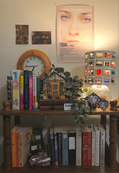 Colorful Dark Academia, Vibrant Academia Aesthetic, Light Academia Bookshelf, Rainy Day Library Aesthetic, Colorful Academia Aesthetic, Bright Academia Aesthetic, Academia Bookshelf, Bright Academia, Academia Aesthetic Bedroom