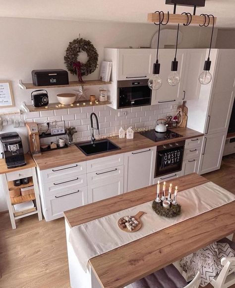 Cozy Kitchen Decor, Cosy Kitchen, Rustic Kitchen Island, Farmhouse Kitchen Design, Small Space Kitchen, Cozy Kitchen, Kitchen Inspiration Design, Buy Home, Beautiful Kitchens