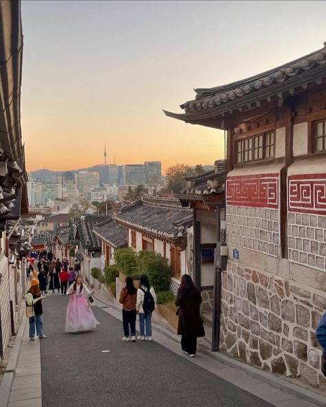 Bukchon Hanok Village so pretty at night 💙 Ikseon-dong Hanok Village, Hanok Village, Bukchon Hanok Village, So Pretty, At Night