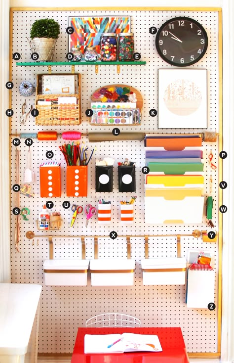 pegboard2 Pegboard Playroom Ideas, Diy Wall Organization, Pen Wall Storage, Diy Peg Board Ideas, Peg Board Art Supplies, Peg Board Kids Room, Craft Pegboard, Crafts Station, Pegboard Shelves