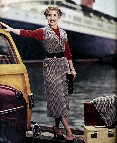 Fall fashions for 1952 - Here's what Hollywood stars wore - Gloria DeHaven Hollywood Women, Gloria Dehaven, Jane Powell, Making Movies, Debbie Reynolds, Fall Fashions, Tweed Coat, Corduroy Skirt, Tweed Dress