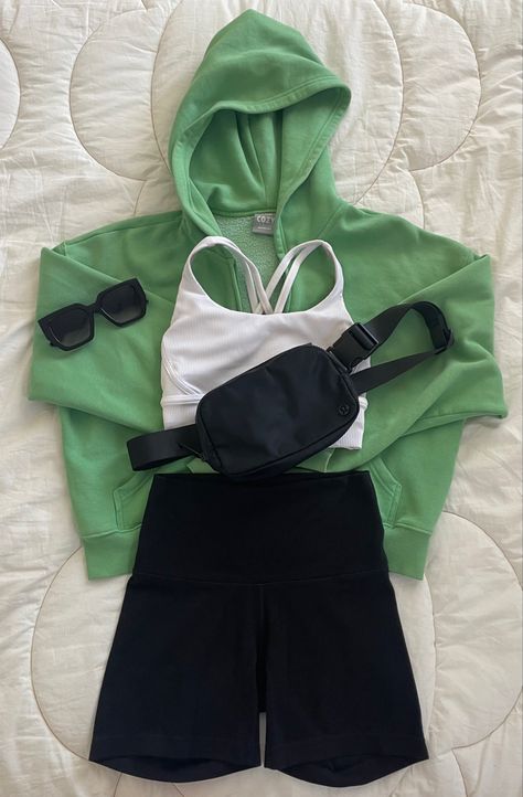 Crop Hoodies Outfit, Tna Shorts Outfit, Lululemon Street Style, Summer Biker Shorts Outfit, Aesthetic Athleisure Outfits, Sweat Sets Aesthetic, Matching Lululemon Outfits, Lulu Biker Shorts Outfit, Aesthetic Biker Shorts Outfit