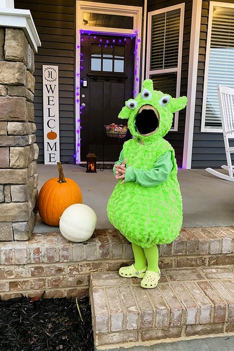 Toddler Alien Costume Alien Toddler Costume, Alien Baby Costume, Unique Toddler Costumes, Diy Green Alien Costume, Toddler Monster Costume Diy, Monster Toddler Costume, Funny Toddler Halloween Costumes, Cute Toddler Halloween Costumes, Alien Halloween Costume