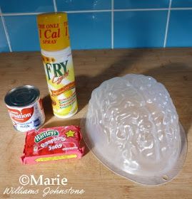 How to make a Jello or Jelly Brain in a plastic mold Jello Brain Mold Recipe, Brain Mold Recipe, Brain Jello Mold, Jello Brain, Brain Mold, Halloween Jelly, Halloween Jello, How To Make Jello, Postres Halloween