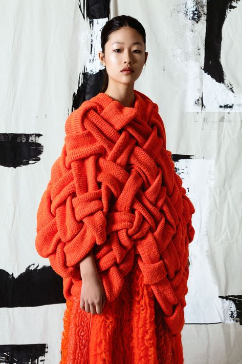 Sculptural Knitwear, Couture Knitwear, Knitwear Runway, Knit Fashion Runway, Creative Knitwear, Knitwear Fashion Design, Ma Design, University Fashion, Rave Review