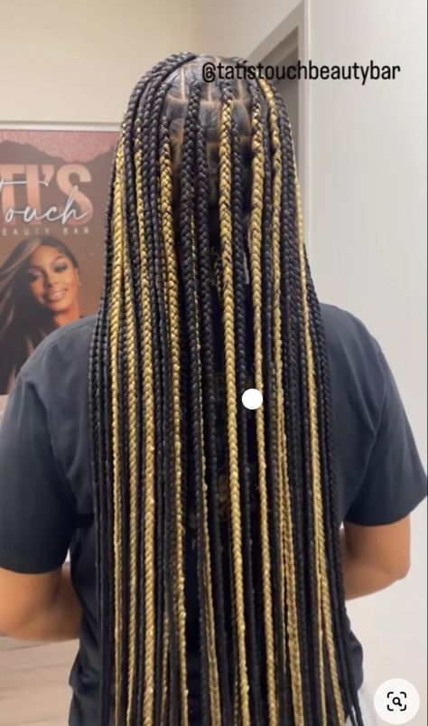 Black And Gold Knotless Braids, Honey Blond Knotless Box Braids, Green Skunk Stripe Knotless Braids, Honey Blonde Peekaboo Knotless Braids, Black And Honey Blonde Braids, Gold And Black Braids, Knotless With Blonde Highlights, Knotless Skunk Stripe Braids, Blonde Hair Box Braids