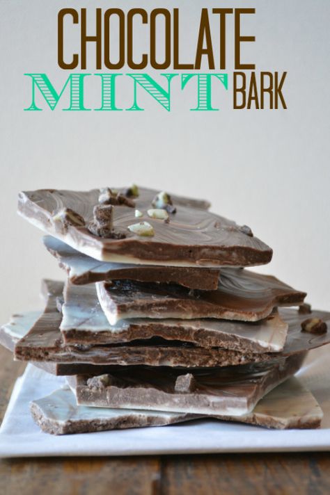 Chocolate mint bark. Make this for the holidays. perfect for a party or to give as a neighbor gift #recipe #christmas #holiday Mint Bark, Bake Sale Desserts, Christmas Yummies, Bake Sale Recipes, Bark Recipe, Chocolate Mint, Homemade Candies, Easy Treats, Milk Chocolate Chips