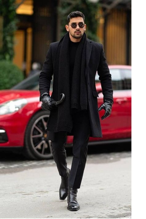 men's long coat Mens Winter Fashion Outfits, Long Coat Men, Black Outfit Men, Chique Outfit, Mens Business Casual Outfits, Men's Trench Coat, Man In Black, Pose Fotografi, Men Fashion Casual Shirts