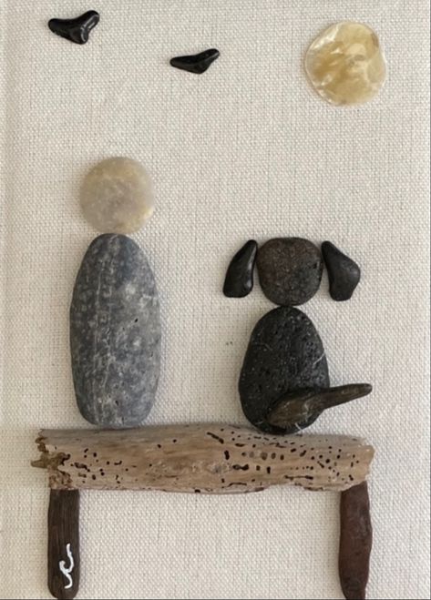 Rock Art Dog, Pebble Art Animals Ideas, Dog Pebble Art, Pebble Art Cats Ideas, Dog Pebble Art Ideas, Rock Pictures Diy Pebble Art Dog, Beach Rocks Crafts, Stone Art Diy, Beach Rock Art