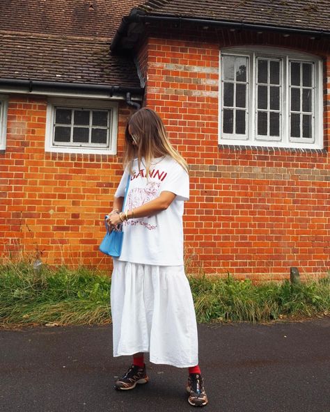 All white 🤍 *risky business… #saturdaystyle | Instagram Morning Errands Outfit, Salomon Outfit Skirt, Salomon Summer Outfit, White Salomon Outfit, Sneaker Skirt Outfit, Summer Park Outfits, Salomon Xt6 Outfit, Salomon Outfit, White Skirt Outfits