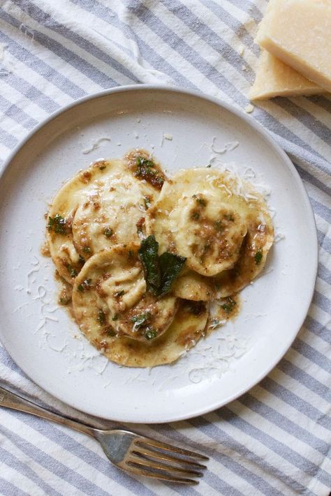 MUSHROOM & RICOTTA RAVIOLI | Classic homemade ricotta ravioli meet the big flavours of porcini mushrooms. Served with a sage brown butter sauce that adds to the luxury. Sage Brown Butter Sauce, Mushroom Ricotta, Best Vegetarian Dishes, Sage Brown Butter, Ravioli Filling, Mushroom Ravioli, Homemade Ricotta, Ricotta Ravioli, Brown Butter Sauce