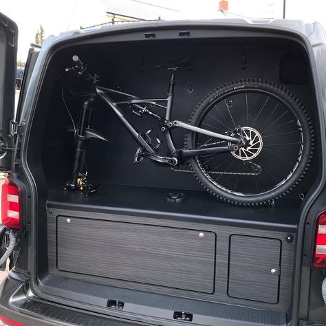 Mtb Camper Van, Bike Storage In Van, Specialized Enduro, Vw Transporter Van, Vw Camper Conversions, Caddy Van, Transporter Van, Minivan Camping, T5 Camper