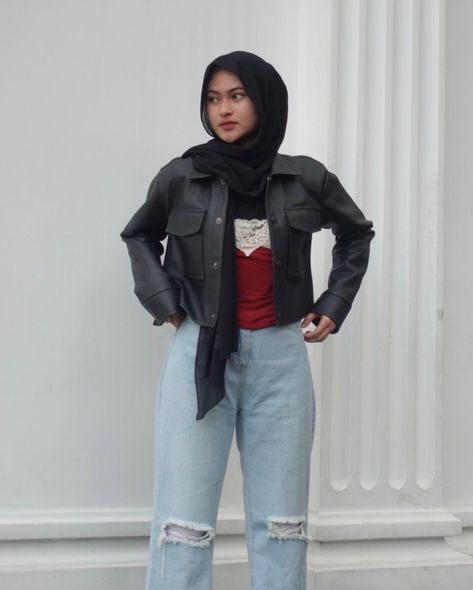 Ootd Leather Jacket Hijab, Leather Jacket Outfit Hijab, Felisaakm Rpi, Hijabi Barbie, Pose Poto, Outfit Hijab Ideas, Ootd Idea, Outfit Korean, Muslim Girl