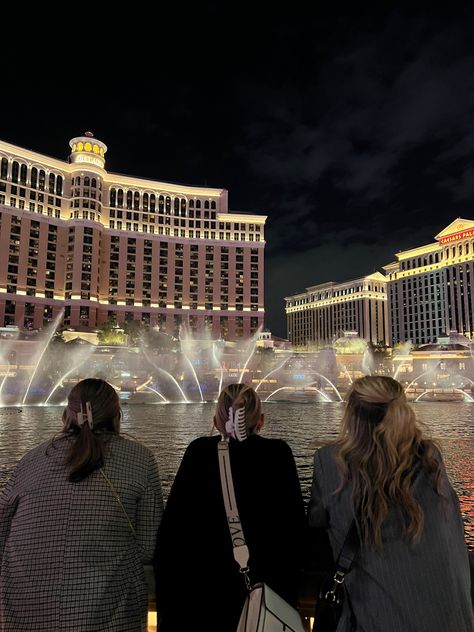 Bellagio fountain, vegas, las vegas, fountains, nightlife, party, holiday Nightlife Party, Night Life, Places To Go, Las Vegas, Travel, Quick Saves