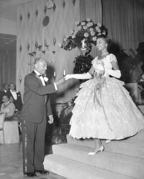 How African American Debutantes Shaped a New Vision of Black Womanhood | KCET Debutante Black Women, Black Debutante Ball, Southern Debutante Aesthetic, Black Debutante, Vibe Pics, Debutante Dresses, Dress And Gloves, Folk Culture, African American Museum