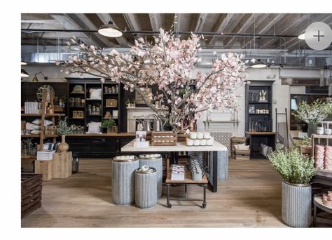 Silos Magnolia Market, Magnolia Home Decor, Magnolia Journal, Magnolia Table, Spring Breakers, Magnolia Market, Tissue Paper Flowers, Blossom Tree, Magnolia Homes