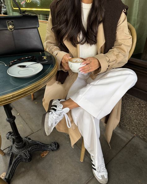 What to wear when the weather keeps changing it’s mind: a trench coat and layers you can easily take on & off 🤎🍂🧥 Outfit linked on my stories and on my @shop.ltk Trench @andotherstories Jumper @arketofficial Trousers @abercrombie Trainers @adidas Bag @cafune.official . . Autumn outfit, autumn ootd, fall outfit, autumn fashion, trench coat, trench outfit, transitional outfit, casual outfit, adidas sambas, London outfit, outfit idea Fashion Trench Coat, Trench Outfit, Adidas Bag, Autumn Ootd, Trainers Adidas, Outfit Adidas, Adidas Sambas, Outfit Autumn, Adidas Bags