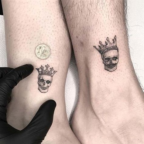 Simple Couples Tattoos, Skull Couple Tattoo, Tato Naruto, Tattoo Fairy, Tato Maori, Tato Minimal, Matching Best Friend Tattoos, Cute Couple Tattoos, Small Couple Tattoos