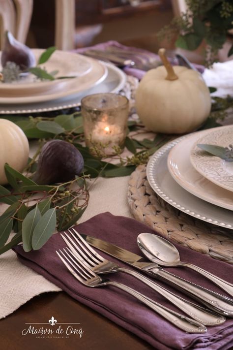 Traditional Thanksgiving Table, Turkey Plates, Thanksgiving Table Setting, Thanksgiving Inspiration, Autumn Table, White Dinner Plates, Thanksgiving Traditions, Fall Tablescapes, Thanksgiving Table Settings