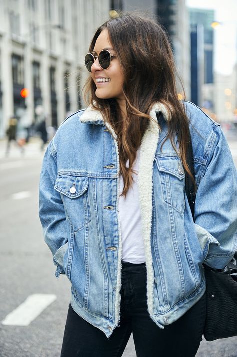 Fall Outfits Trendy, Sherpa Denim Jacket, Jean Jacket Outfits, Denim Jacket Outfit, Trendy Denim, Womens Apparel, Fall Denim, Trendy Swimwear, Cute Fall Outfits