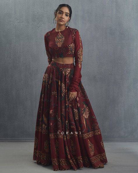 Silk Lehangas, Print Lehenga, Wedding Lehenga Designs, Red Lehenga, Gathered Sleeves, Lehenga Designs, Silk Organza, Designer Gowns