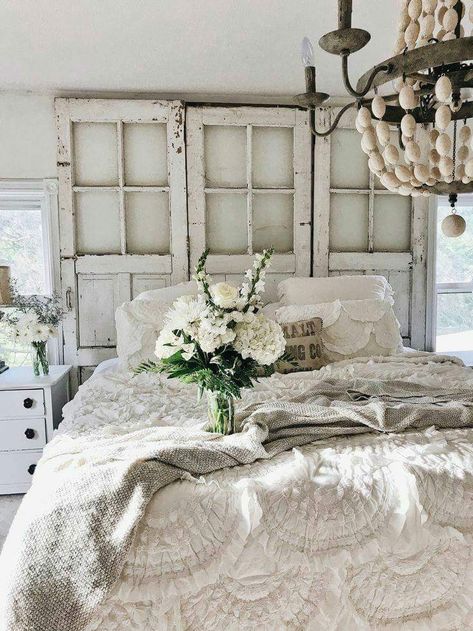 Shabby Chic Banners, Commode Shabby Chic, Muebles Shabby Chic, Cottage Shabby Chic, Shabby Chic Living, Shabby Chic Room, Romantic Shabby Chic, Shabby Chic Dresser, Shabby Chic Living Room