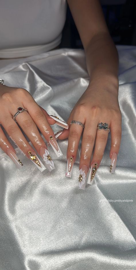 Xl Acrylic Nail Designs, Gold Gem Nails, Gold Nails Prom, Champagne Nails, White Nails With Gold, Quince Nails, Quinceanera Nails, Acrylic Nails Nude, Gold Acrylic Nails