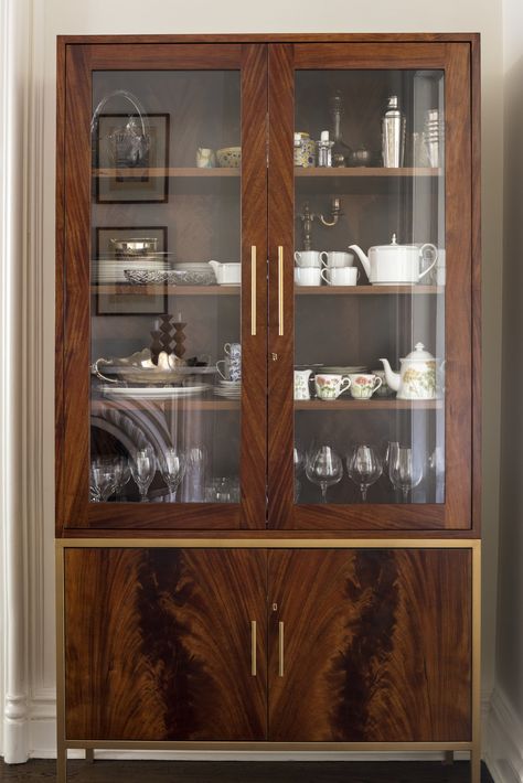 Kitchen Cupboard Designs Wood, Almirah For Kitchen, Dining Cupboard Design, Crokeries Cabinet Design, Kitchen Almirah Designs, Crockery Unit Design Modern Dining, Showcase Design Furniture, Dining Room Cupboards, Crockery Cabinet Design