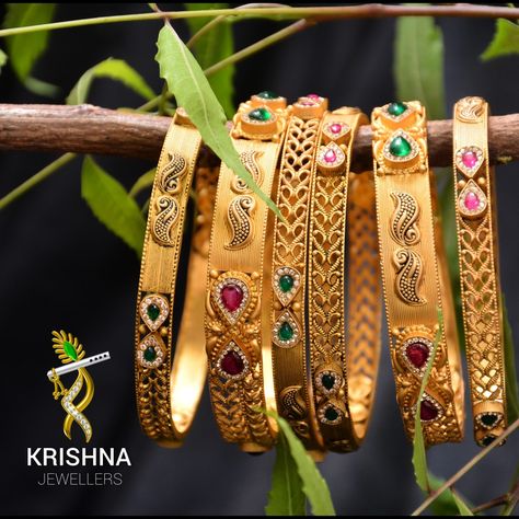 Gold Patla Design For Women, Antique Bangles, Unique Gold Jewelry Designs, Bridal Jewelry Sets Brides, Delicate Gold Jewelry, Gold Bangles For Women, New Gold Jewellery Designs, Gold Bangle Set, Fancy Jewelry Necklace