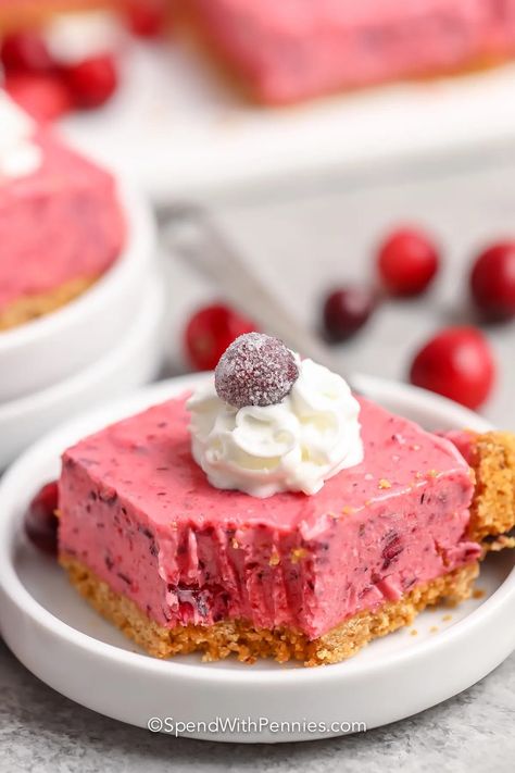 These Frozen Cranberry Bars are the perfect combination of sweet & tart, loaded with fresh cranberries & a graham cracker crust! Fresh Frozen Cranberry Recipes, Frozen Cranberry Dessert, Christmas Desserts Cranberry, Frozen Cranberry Recipes, Frozen Christmas Desserts, Cranberry Squares, Cranberry Recipe, Almond Oatmeal, Cranberry Bars