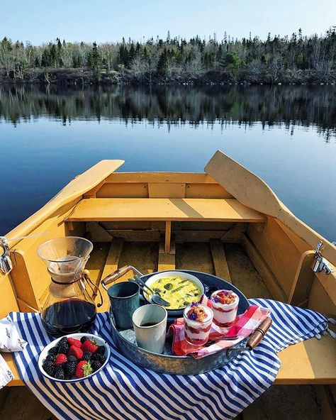 I’ve never aspired to brunch in a little mustard yellow rowboat before now; however, these days, on a lazy weekend when the sun is out, it seems like the *only* thing to do. ☕️ 🚣🏼‍♀️ Asparagus & fiddlehead frittata, strawberry rhubarb crisp yogurt parfait, cooooffffeeeeee.  Happy Sunday, friends. ⚓️ . . . #thehappynow #theartofslowliving #brunchvibes #howiweekend #cottagelife #brunchgoals #ondejeune #simplebites #morningslikethese #abmlifeisbeautiful #getoutside #eatingfortheinsta #slowfood Salad Inspiration, Avocado Egg Salad, Strawberry Rhubarb Crisp, Wedge Salad, Rhubarb Crisp, Dinner Club, Picnic Inspiration, Yogurt Parfait, Winter Salad