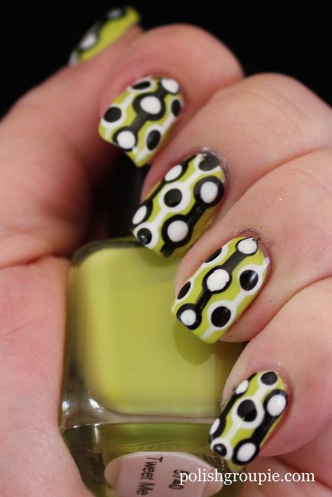 Black and White Retro Dot Nail Art With Color Club Tweet Me Orla Kiely Nail Art, Black White And Yellow Nails, Nail Art Designs Black And White, 60s Nails, Art With Color, Bubble Nails, Dot Nail Designs, Pop Art Nails, Black And White Retro