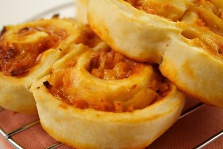 Savoury Scrolls Scroll Recipe, Savoury Scrolls, Gluten Free Quiche Recipes, Gozleme Recipe, Pizza Scrolls, Gluten Free Playdough, Scrolls Recipe, Gluten Free Quiche, Fudge Brownie Recipe