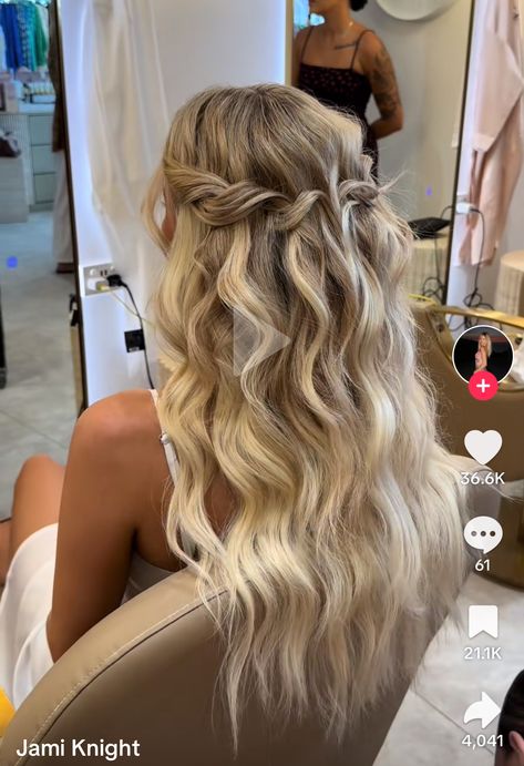 Blonde Bridal Hair, Grad Hairstyles, Bridal Hair Half Up, Perfect Blonde Hair, Bridal Hair Down, Boho Bridal Hair, Wedding Hair Half, Formal Hairstyles For Long Hair, Disney Hair