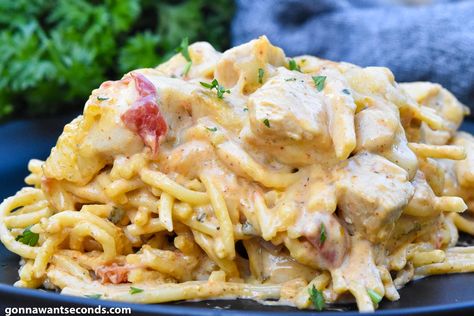 Chicken Spaghetti With Rotel - Gonna Want Seconds Chicken Spaghetti With Rotel, Spaghetti With Rotel, Oven Bakes, Rotel Chicken Spaghetti, Baked Chicken Spaghetti, Rotel Recipes, Creamy Chicken Casserole, Chicken Spaghetti Recipes, Spaghetti Casserole