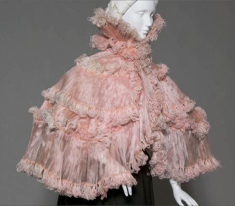 Silk chiffon  feather cape, circa 1900s 1900 Clothing, Era Dresses, 1900's Fashion, Chiffon Cape, Womens Costume, 1900s Fashion, Chicago History, 20th Century Fashion, Victorian Clothing