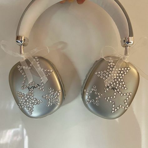 Silver Apple Headphones Aesthetic, Alt Headphones, Headphones Diy Decorate, Customize Headphones, Bedazzled Headphones, Air Max Aesthetic, Apple Air Max, Decorate Headphones, Y2k Headphones