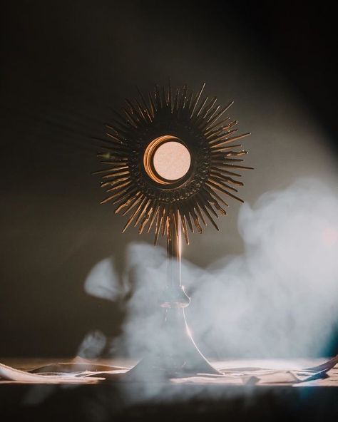 Adoration Catholic, Casey Johnson, Steffany Gretzinger, Jesus Background, Catholic Wallpaper, Eucharistic Adoration, Church Aesthetic, Jesus Wall Art, Catholic Pictures