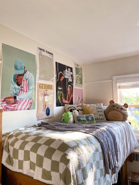 my sophomore year of college dorm room/sorority house room 🤍🤍light and natural aesthetic with sage and pink accents 🌸 Pink And Brown Dorm Room Ideas, Aesthetic Dorm Room Ideas Minimalist, Blue And Green Dorm Room Aesthetic, Dorm Room Ideas Green And Pink, Sage Green And Pink Dorm Room, Brown Aesthetic Dorm Room, Sage Dorm Room, College Dorm Inspo Aesthetic, Brown Themed Dorm Room