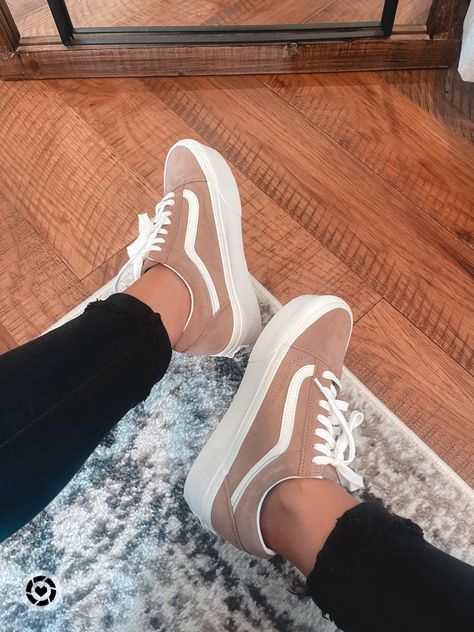 Casual Beige Vans Sneakers, Vans Beige Sneakers For Streetwear, Low-top Suede Platform Sneakers, Vans Old Skool Platform Brown, Sporty Beige Low-top Platform Sneakers, Old Skool Stackform, Platform Vans, Clothing Winter, Womens Vans