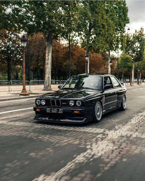 ///M & ///M 🏁🏁 Photo: @motruk_photo / Owner: @g.s_driver & @david_dmperf #KlasickFtm3nt #BMW #Bimmer #BMWClassic #E30 #M3 | Instagram Car Ride Aesthetic, Car Valentine, Cars Gif, Riding Aesthetic, Ride Aesthetic, Aesthetic Car Accessories, Car Gif, Bavarian Motor Works, Bmw E30 M3