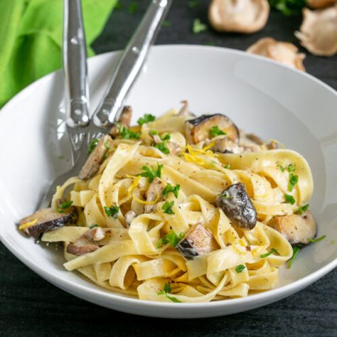 If you’re looking for a simple, creamy shiitake mushroom pasta sauce recipe, this is the one! Absolutely easy, delicious and ready in 15 minutes! #vegetarian #pasta #italian www.thepetitecook.com Mushroom Pasta No Cream, Homemade Italian Pizza Dough, Pasta No Cream, Creamy Mushroom Pasta Sauce, Shiitake Recipes, Homemade Italian Pizza, Vegan Mushroom Pasta, Mushroom Pasta Sauce, Pasta Sauce Recipe