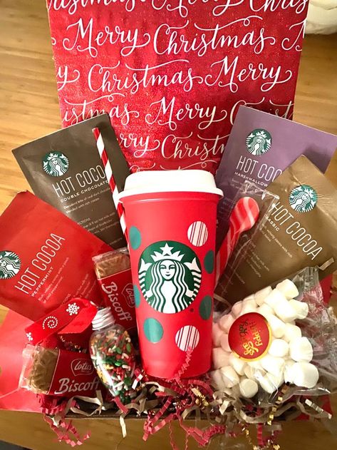 Starbucks Christmas Gift Ideas, Christmas Gift Bag Ideas For Women, Hot Cocoa Basket Ideas Diy Christmas, Hot Chocolate Gift Set, Hot Chocolate Bar Gift Basket, Hot Chocolate Baskets Diy, Hot Coco Basket Ideas, Secret Santa Gift Ideas For Women, Hot Chocolate Basket Ideas