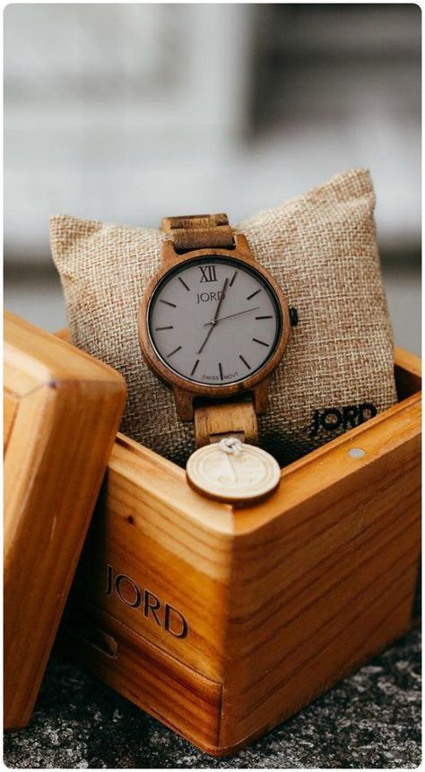 Minimal Frame, Mens Diamond Jewelry, Swiss Army Watches, Essential Accessories, Wrist Game, Sharp Dressed Man, Wooden Watch, Stylish Watches, Every Man