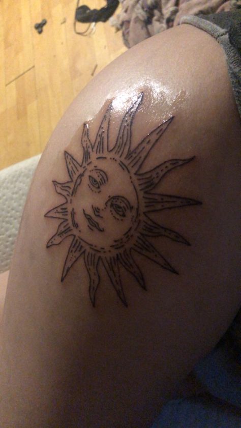 Sun Tattoo On Thigh, Sun Thigh Tattoo, Sun Tattoo Hip, Celestial Sun Tattoo, Sun Hip Tattoo, Sun Back Tattoo, Sun Tattoos, Cross Hatching, Sun Tattoo