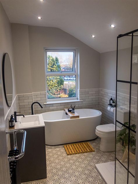 Small En Suite With Bath, Modern Family Bathroom Ideas, Bath And Separate Shower Ideas, Large En Suite Bathroom Ideas, Suburban Bathroom Ideas, En Suite Shower Room Double Sink, Four Piece Bathroom Layout, Ensuite Bathroom Ideas With Bath, Em Suite Bathroom