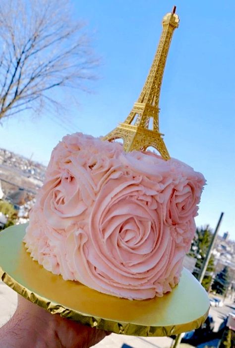 Parisian Cake Design, Paris Cake Design, Parisian Birthday Cake, Paris Cupcake Ideas, Paris Theme Birthday Cake, Paris Themed Birthday Party Food, Sweet 16 Paris Theme Ideas, Paris Cake Ideas, Paris Theme Cake