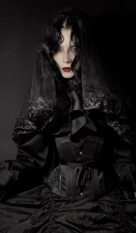 Victorian Vampire Woman, Vampire Aesthetic Woman, Victorian Vampire Aesthetic Outfit, Vampire Asethic, Vampire Clothes Aesthetic, 1800s Vampire, Vampire Aesthetic Female, Vampire Victorian Aesthetic, Vampire Woman Aesthetic