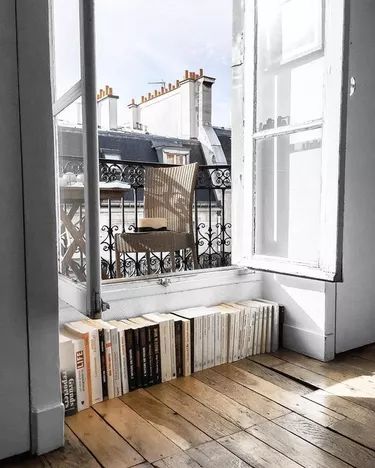 Balcony Architecture, Paris Apartment Interiors, Architecture Beautiful, Interior Design Minimalist, Aesthetic Apartment, Apartment Aesthetic, Apartment Balcony, Parisian Apartment, Design Apartment